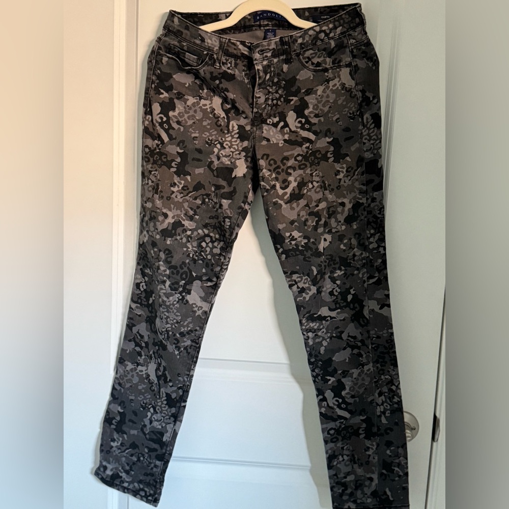 Bandolino Karyn Camo Printed Jeans, Size 6, Like New
